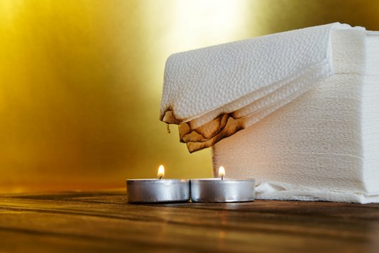 Servietten brennen ab