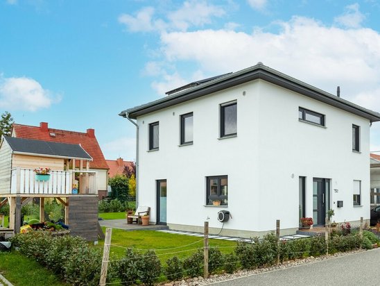 Stadthaus-Flair-124-Familie-H-Haus-Strasse-03