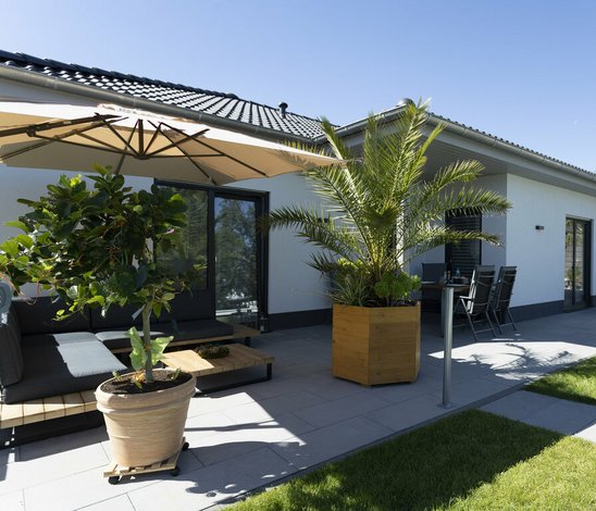 Aussen-6-Winkelbungalow